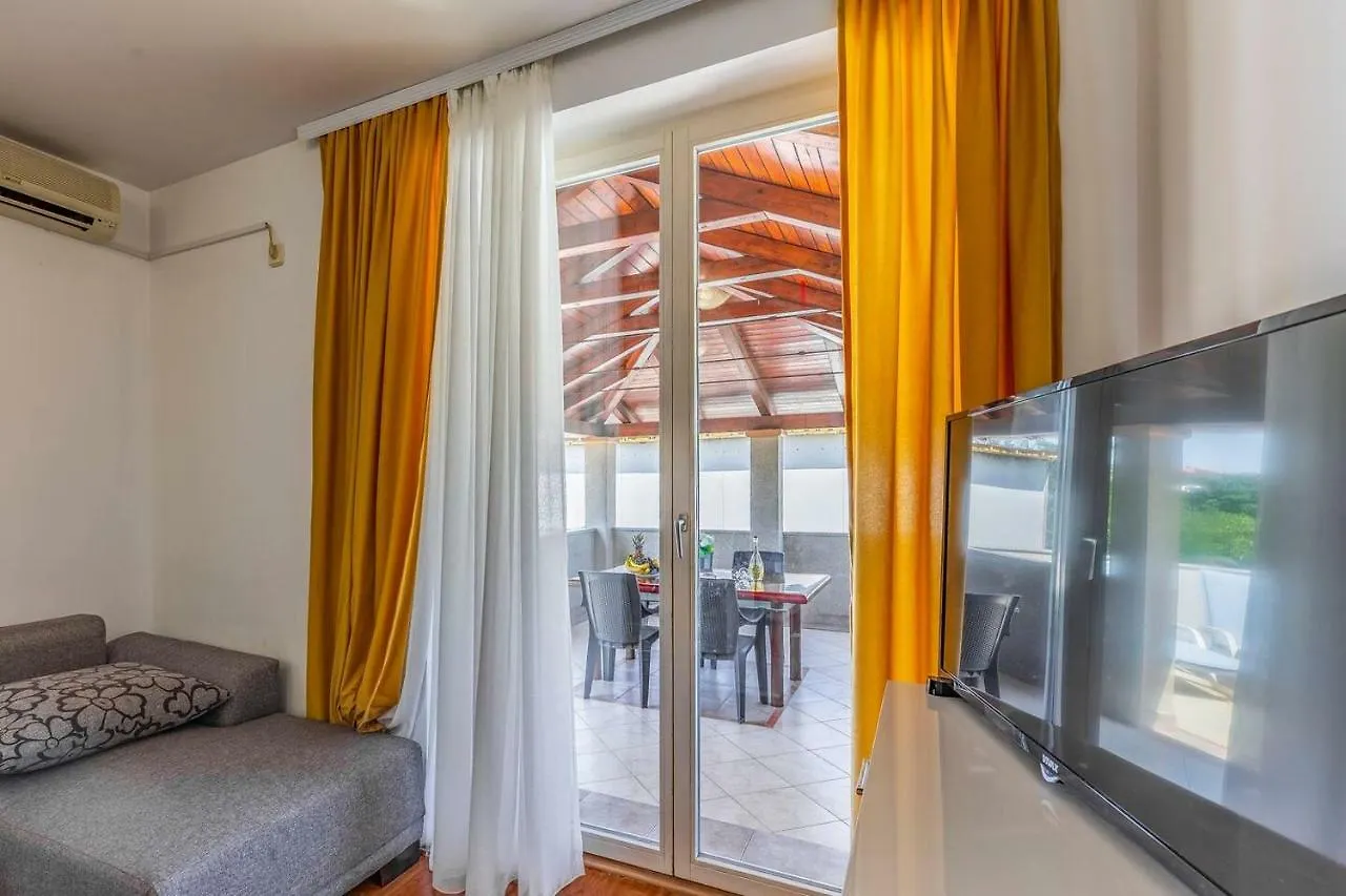 All Seasons Apartment Pula 0*,